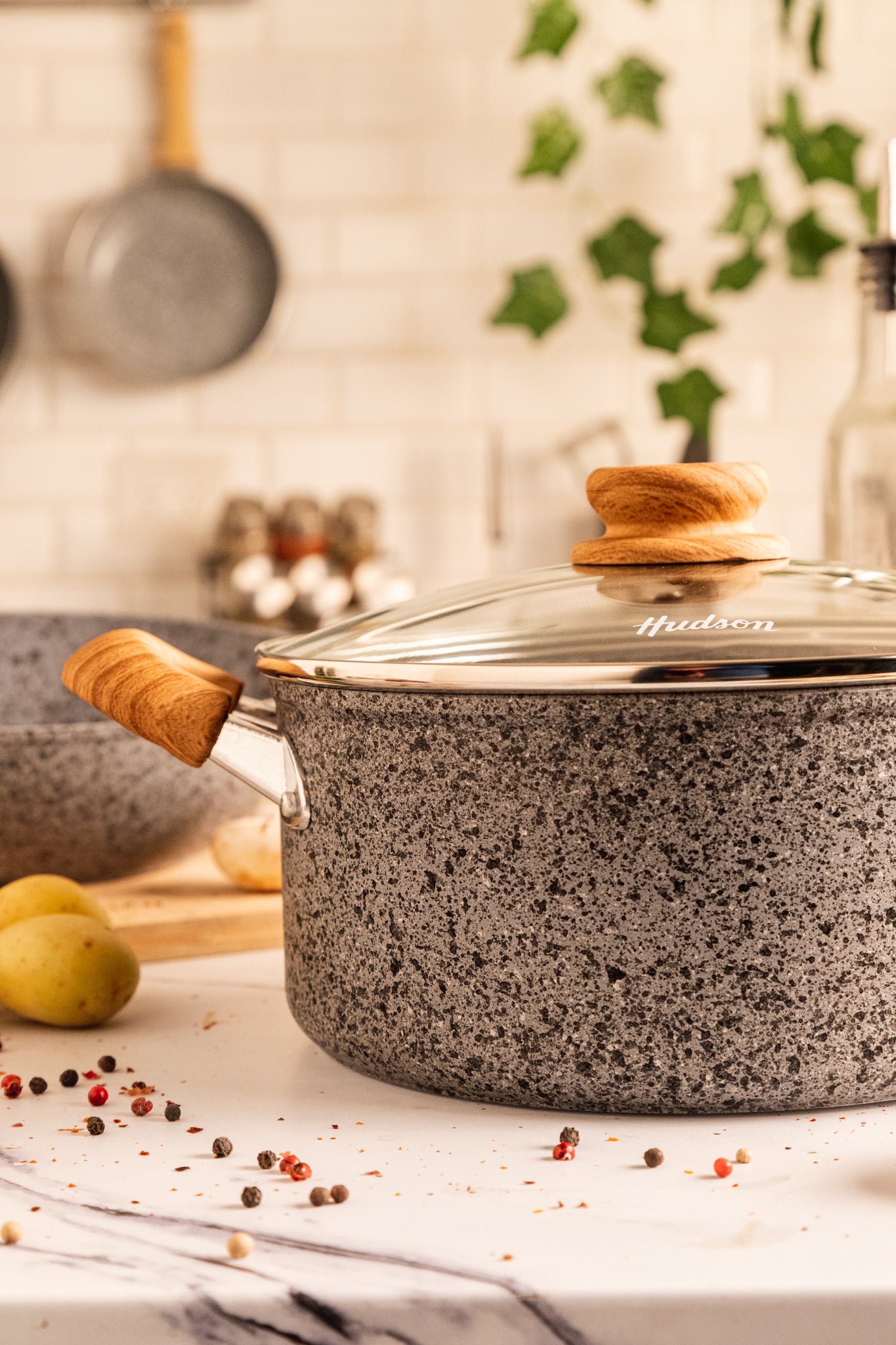 HUDSON Forged Aluminum Saucepan with tempered glass lid, 2.6-QT Granite Nonstick